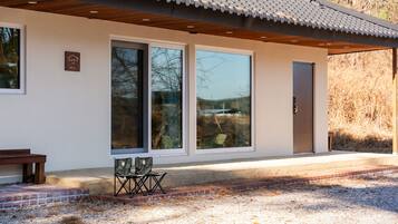 Basic Room, 1 Bedroom (Sosohanga) | 1 bedroom, free WiFi