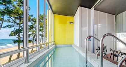 Boryeong Lavar Pool Villa