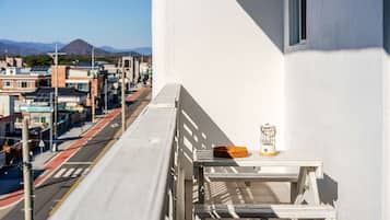 Basic Room, 1 Bedroom (405(Mountain View)) | 1 bedroom, free WiFi