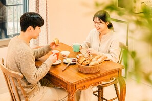 Kamar Basic, 1 kamar tidur (Room 102) | 1 kamar tidur dan Wi-Fi gratis