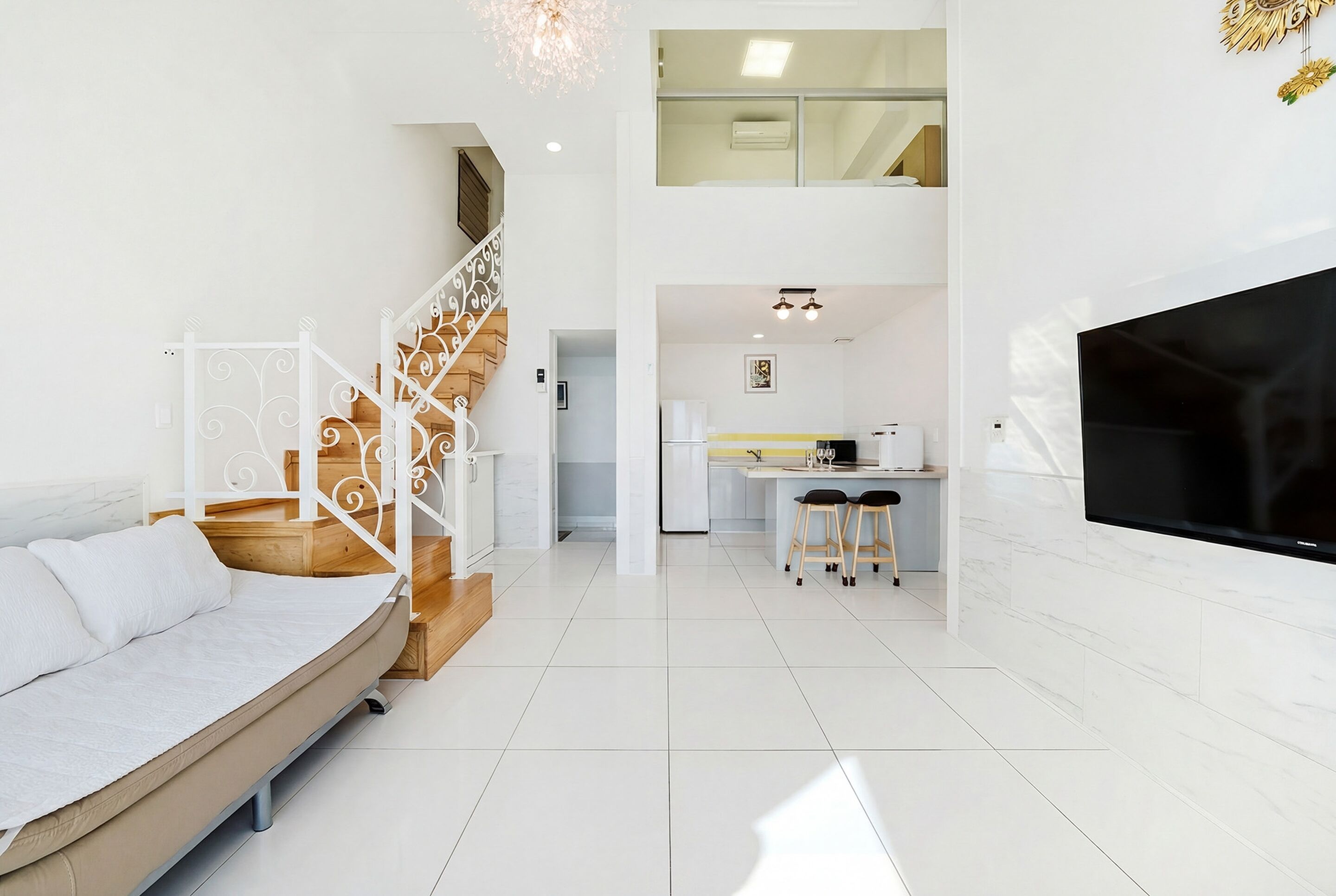 Basic Room, 1 Bedroom (A101 – 10-Second Beach Access)