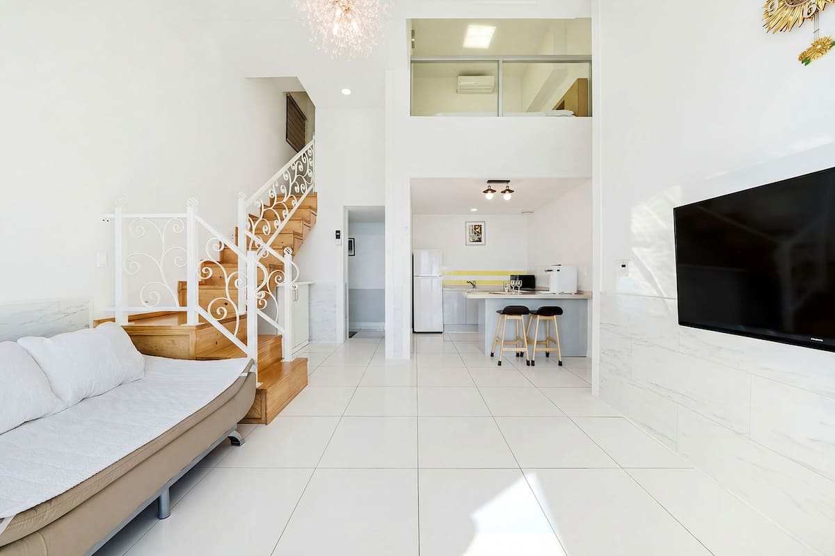 Basic Room, 1 Bedroom (A101 – 10-Second Beach Access)