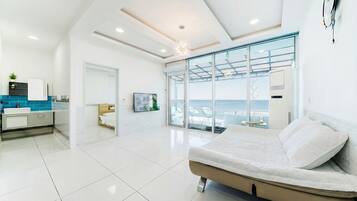 Basic Room, 1 Bedroom (A301 – Ocean View Outdoor Pool & Spa) | 1 bedroom, free WiFi