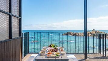 Chambre, 1 chambre (A101 – 10-Second Beach Access)