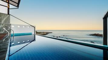 Quarto básico, 2 quartos (A201 – Ocean view & Pool villa) | 1 quarto, Wi-Fi de cortesia