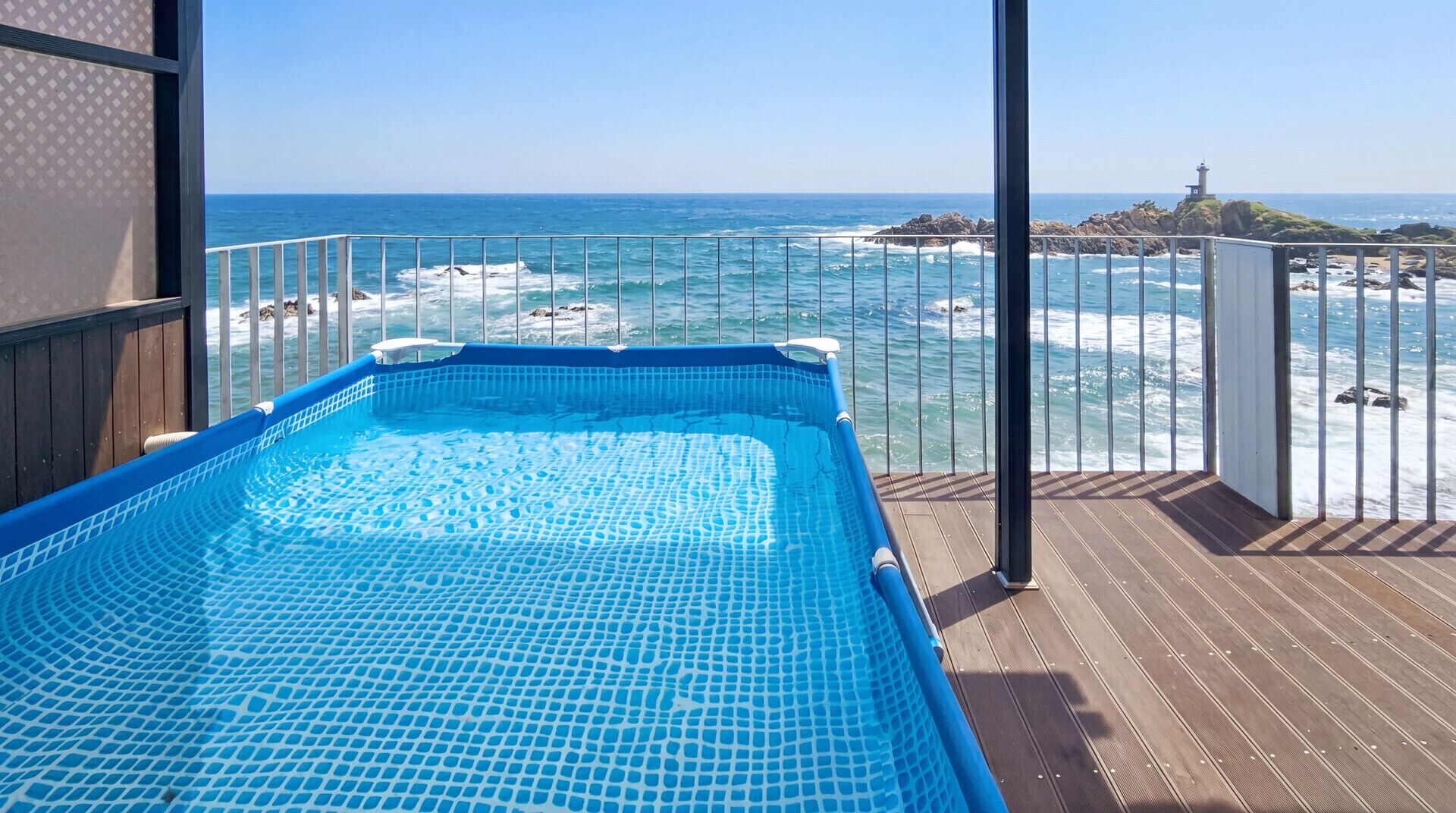 Basic Room, 1 Bedroom (A101 – 10-Second Beach Access)