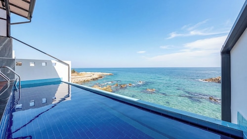 Yeongdeok Searest Poolvilla