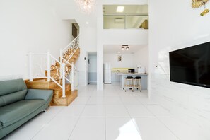 Chambre, 1 chambre (A101 – 10-Second Beach Access)