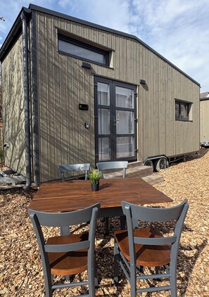 Outdoor dining - KE-Tiny Settlement House Charlie (Oerlenbach)