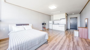 Basic Room, 1 Bedroom (503) - Yeosu Florahostel Pension (Yeosu)