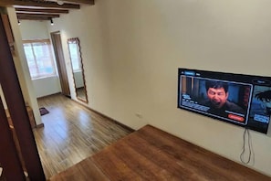 Room - Los Angeles Vibe Housing-Hoan Kiem Lake/Free Laundry (Hanoi)