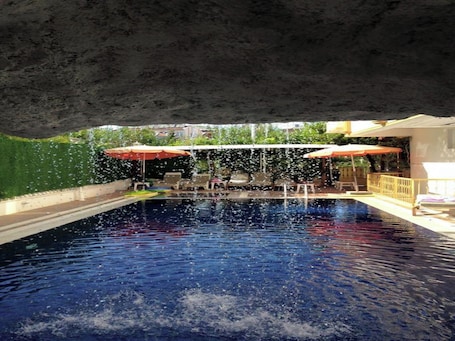 Seasonal outdoor pool. EUROPA HOTEL ŞELALE