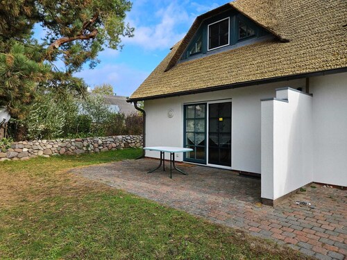 End terraced house in a quiet location close to the beach