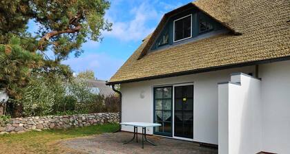 End terraced house in a quiet location close to the beach