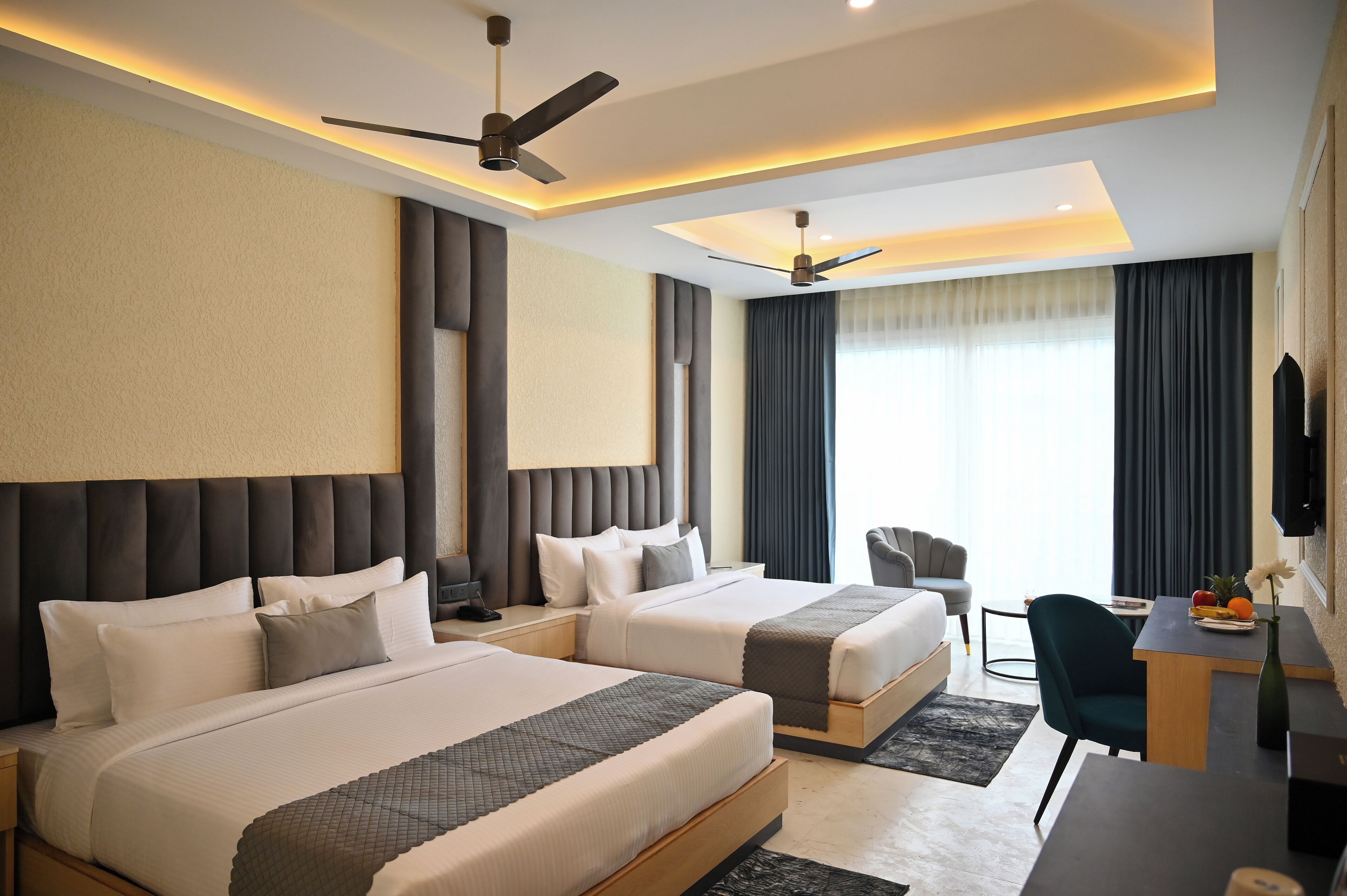 Family Room, Multiple Beds, Balcony, Mountain View