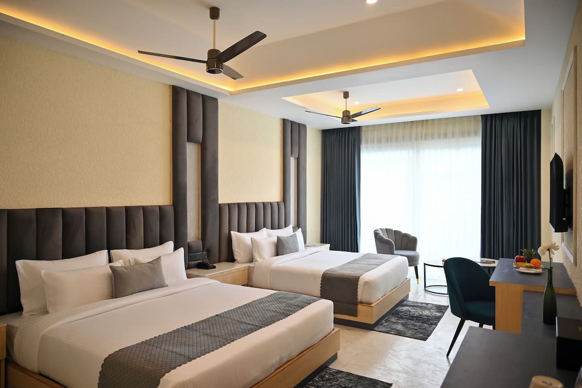 Family Room, Multiple Beds, Balcony, Mountain View