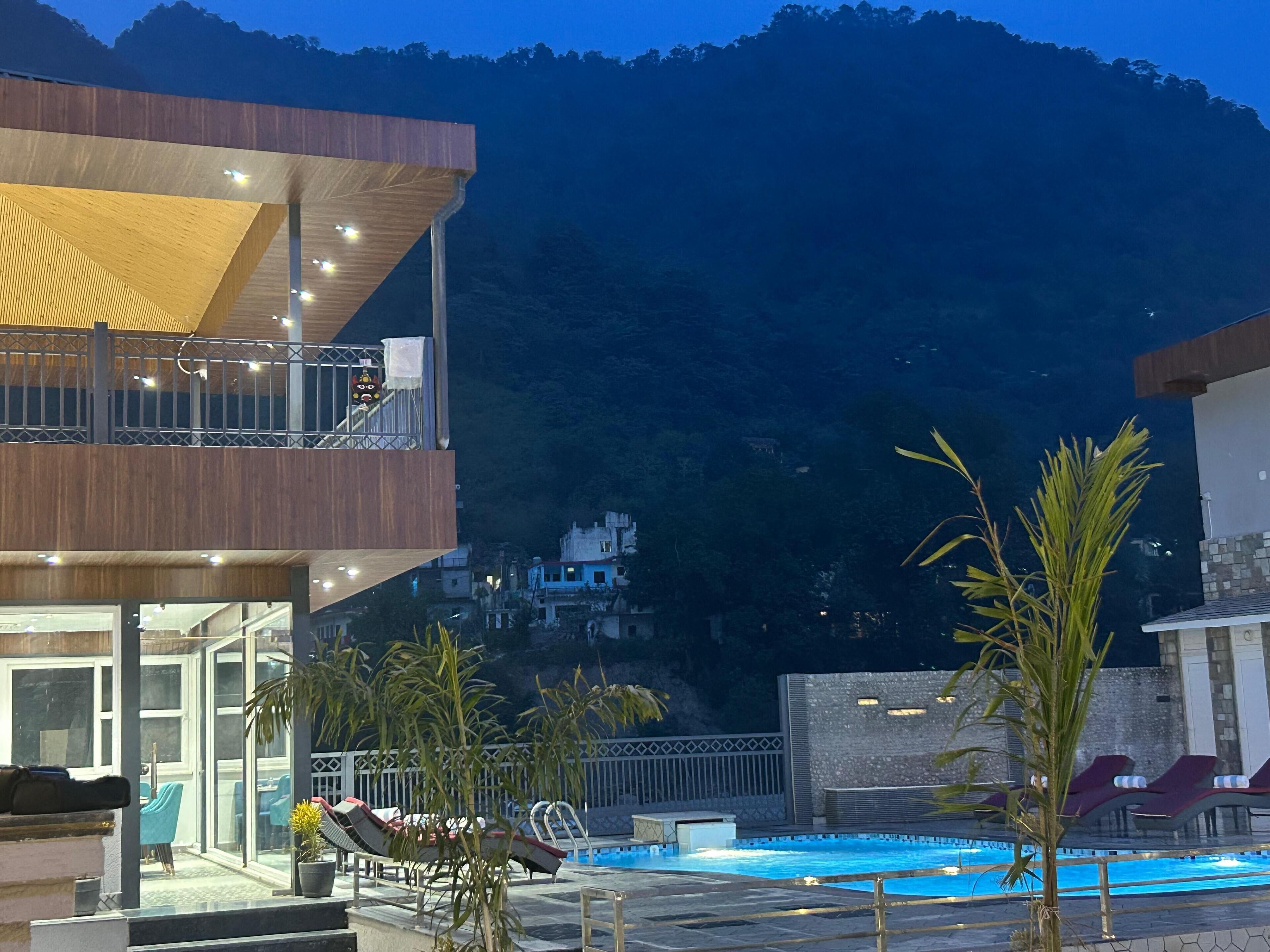 Outdoor pool, open 10:00 AM to 7:00 PM, sun loungers