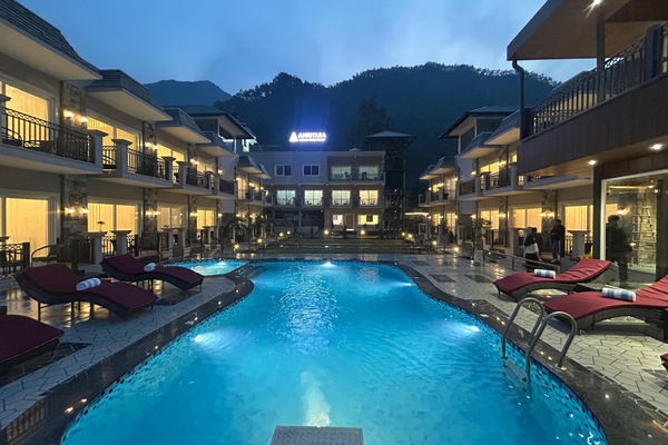Outdoor pool, open 10:00 AM to 7:00 PM, sun loungers