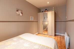 Iron/ironing board, WiFi - Apartment T2 "Les Pyrénées" – Close to Town Center and Thermal Baths (Bagnères-de-Bigorre)