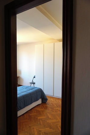 4 bedrooms, iron/ironing board, Internet, bed sheets