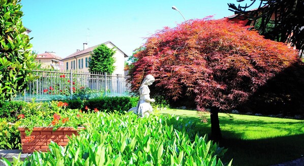 Property grounds - Entire villa with garden in the heart of the city (Pavia)