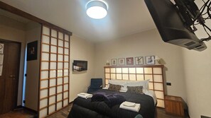 Room - Entire villa with garden in the heart of the city (Pavia)