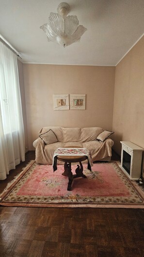 Living area - Entire villa with garden in the heart of the city (Pavia)