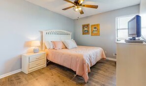 Individually decorated, individually furnished, iron/ironing board - Sea Breeze 312 (Gulf Shores)