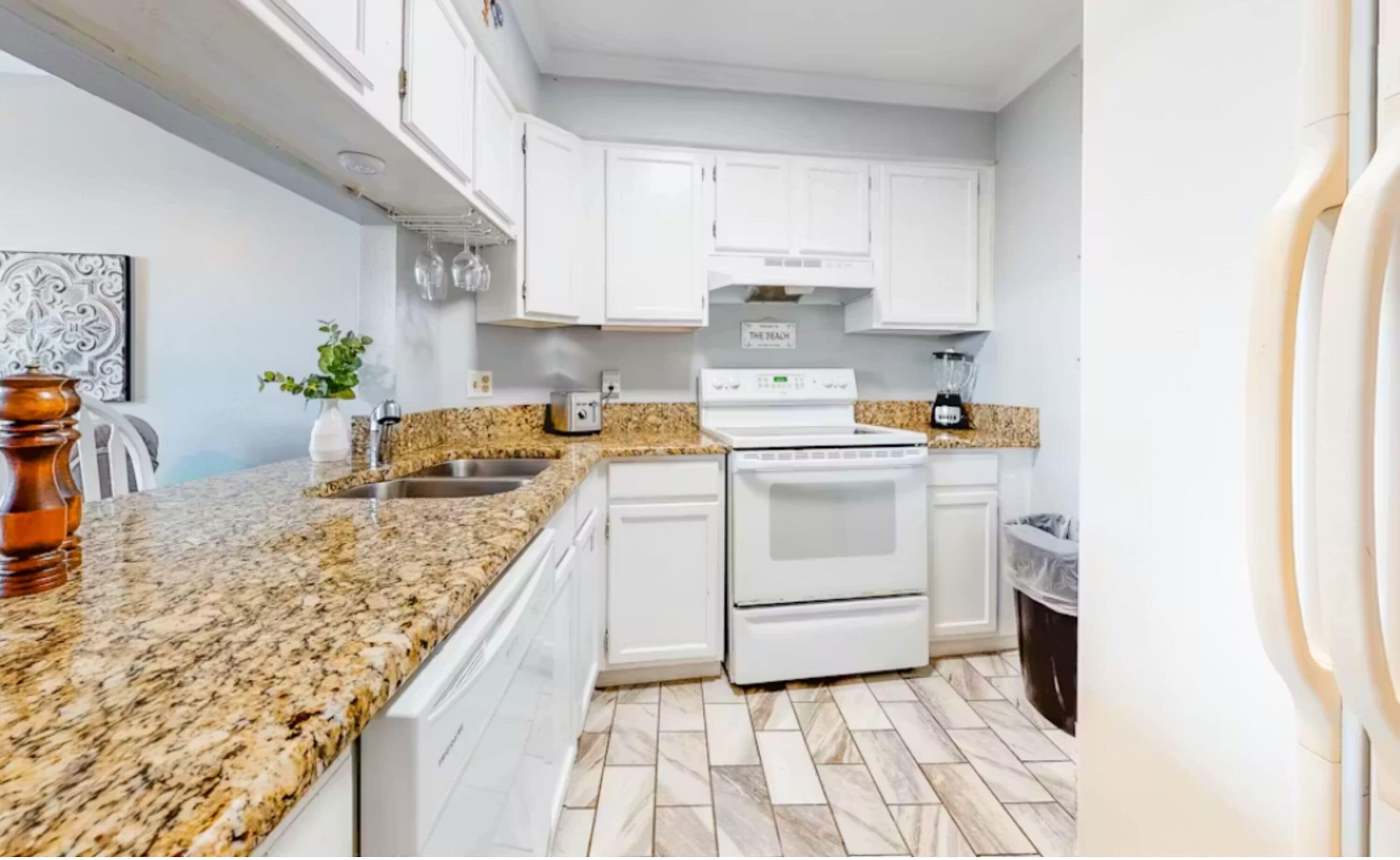Signature Condo, 2 Bedrooms, Pool Access | Private kitchen | Fridge, microwave, oven, stovetop