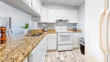 Signature Condo, 2 Bedrooms, Pool Access | Private kitchen | Fridge, microwave, oven, stovetop