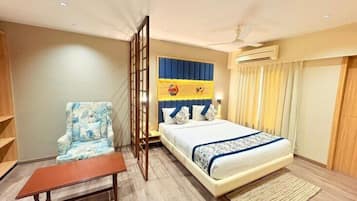 Suite | Desk, free WiFi