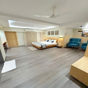 Premium Room | Desk, free WiFi - Enrise By Sayaji Vadodara (Vadodara)