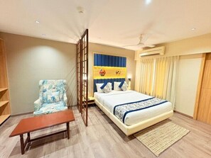 Suite | Desk, free WiFi - Enrise By Sayaji Vadodara (Vadodara)