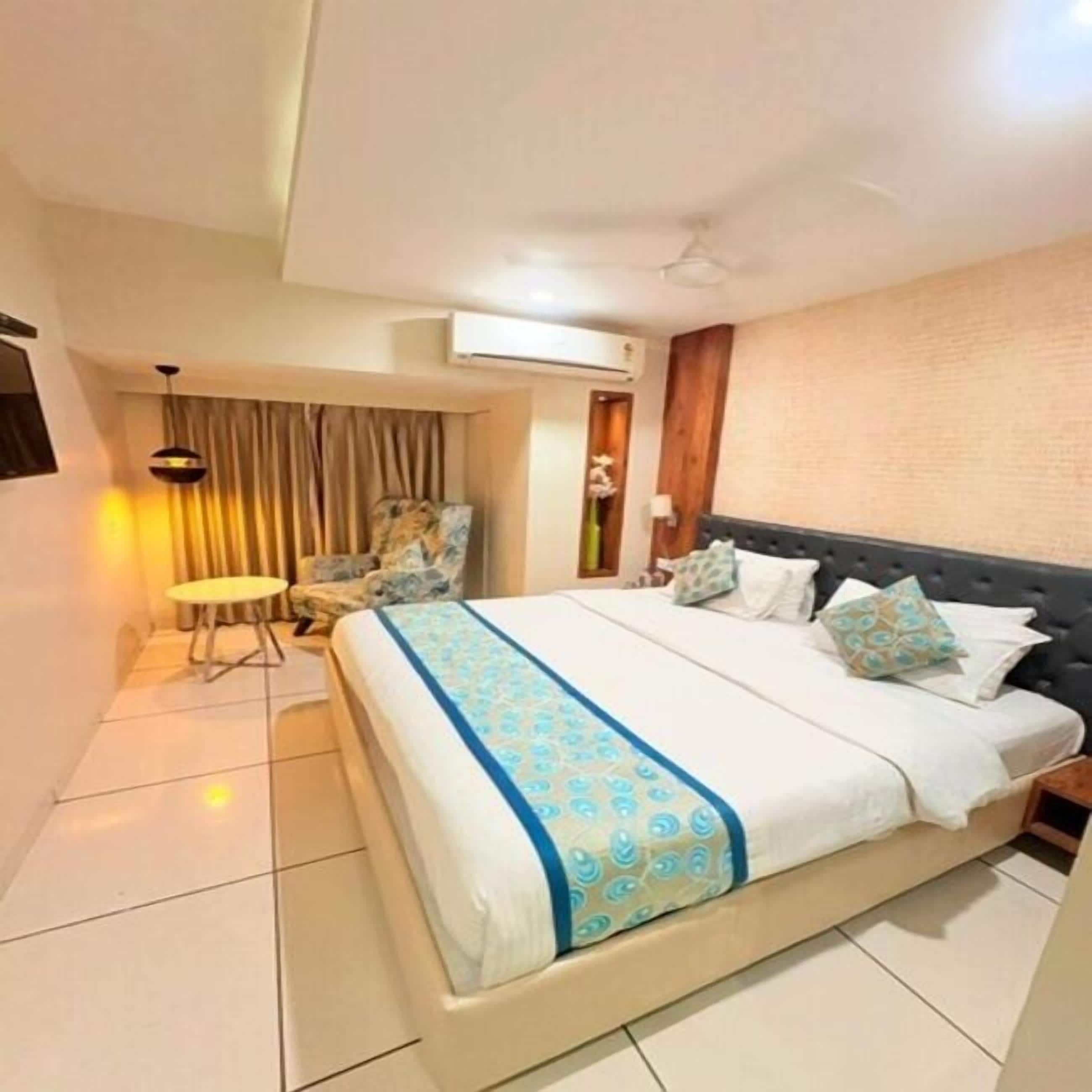 Deluxe kamer | Een bureau, gratis wifi