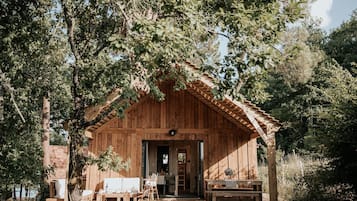 Superior Cabin, 2 Bedrooms, Kitchen, Garden View | Terrace/patio