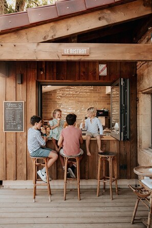 Breakfast, lunch, dinner and brunch served - Domaine Saint-Amand (Saint-Amand-de-Coly)