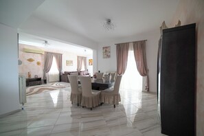 Interior - Villa Thea (Moires)