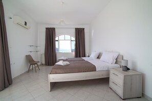 アイロン / アイロン台、WiFi (無料)、ベッドシーツ