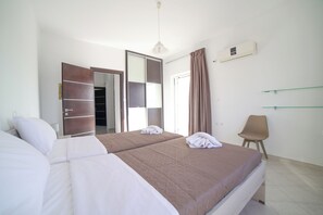 Iron/ironing board, free WiFi, bed sheets - Villa Thea (Moires)