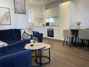 Dining - Greenhithe Place
Near Bluewater (Kent)
