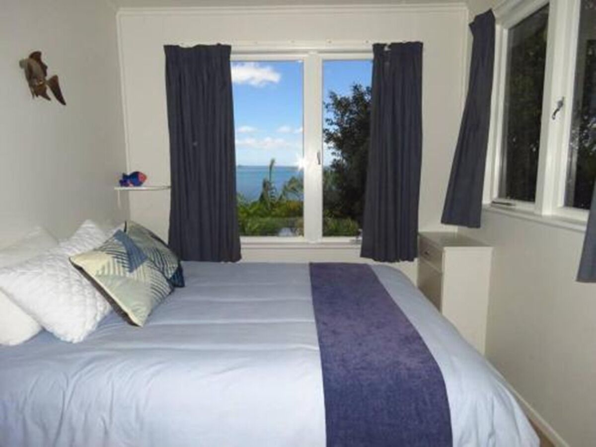 Iron/ironing board, Internet, bed sheets