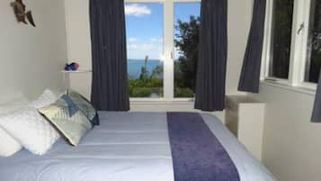 Iron/ironing board, Internet, bed sheets