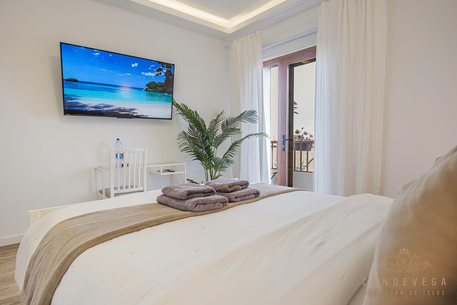 ห้องคอมฟอร์ทดับเบิล, ระเบียง, เห็นวิวมหาสมุทรบางส่วน | ผ้านวมขนเป็ด, ห้องพักตกแต่งอย่างมีเอกลักษณ์, ตกแต่งพิเศษโดยเฉพาะ