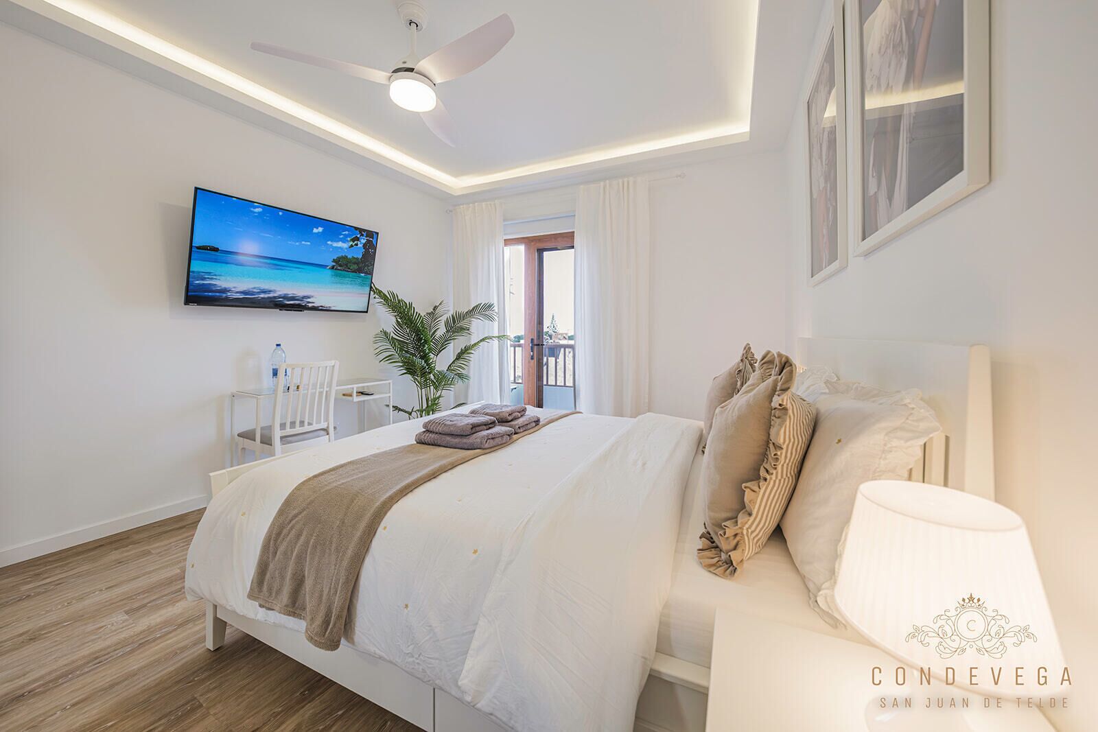 コンフォート ダブルルーム バルコニー パーシャル オーシャン ビュー | 羽毛の掛け布団、客室ごとに異なる装飾、客室ごとに異なるインテリア、遮光カーテン