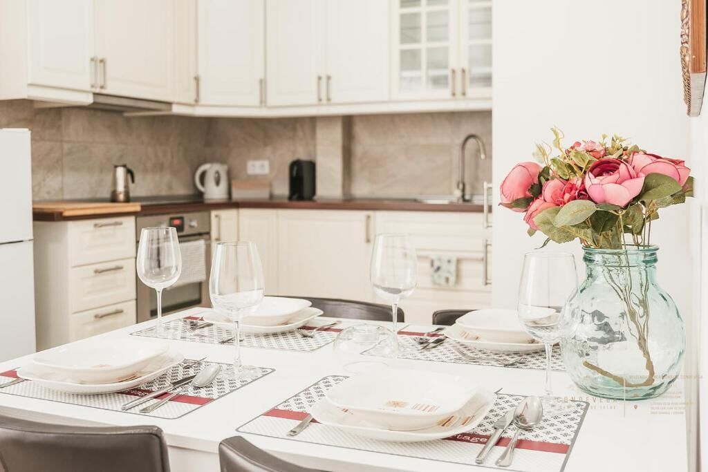 Fridge, microwave, espresso maker, coffee/tea maker