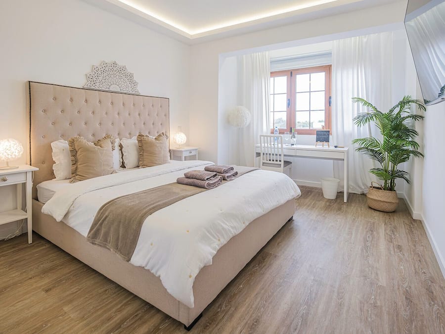 Quarto triplo exclusivo, 1 quarto | Edredons de pluma, individualmente decorados, individualmente mobiliados