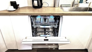 Kühlschrank, Mikrowelle, Ofen, Geschirrspüler