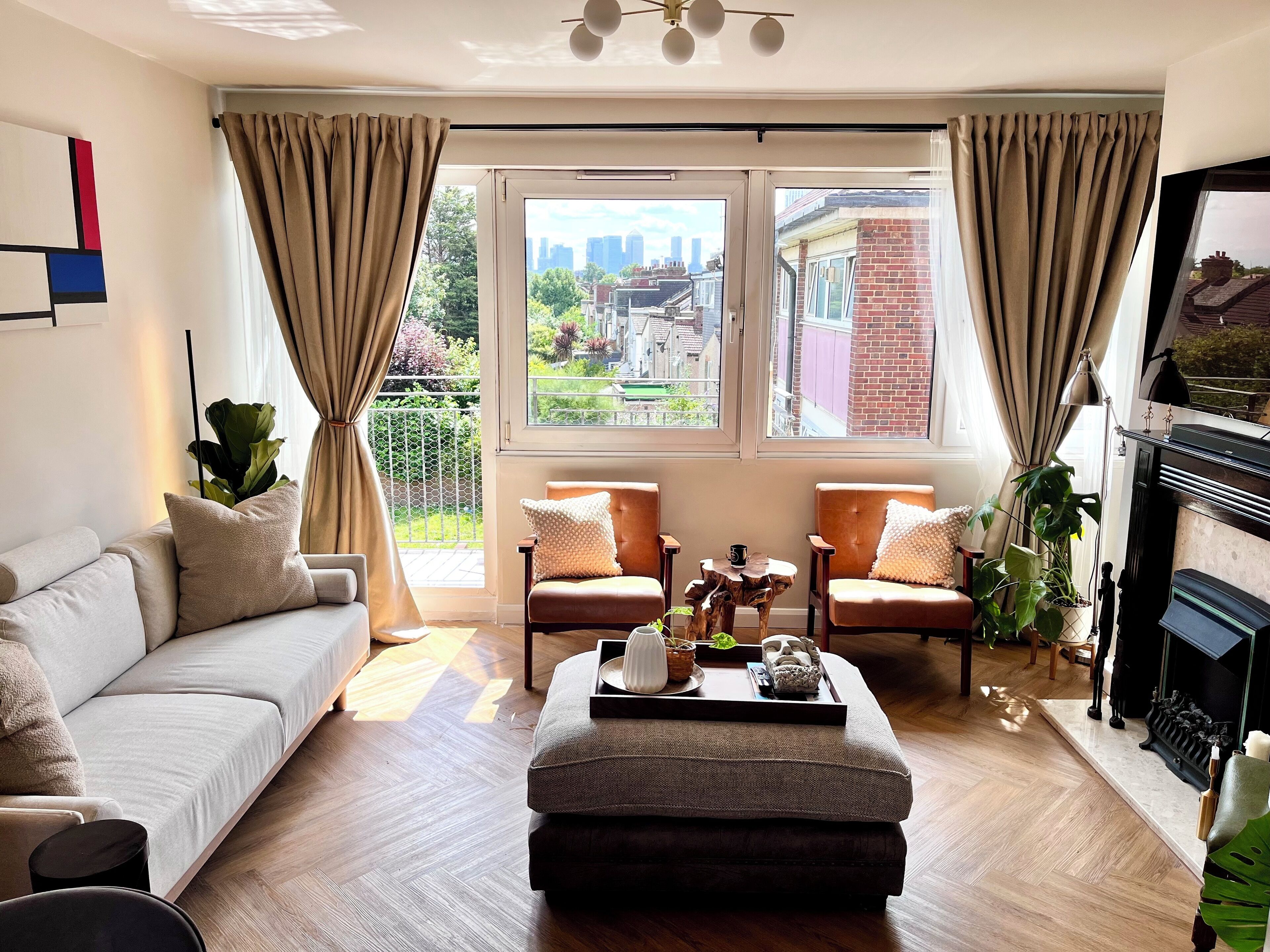 Shared Dormitory, 1 Bedroom, Balcony | Living room | Books