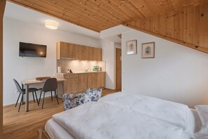 WiFi, bed sheets - Apartment Penegal, Residence La Terrazza. Experience South Tyrol in Kaltern. central (Kaltern)