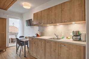 Private kitchen - Apartment Penegal, Residence La Terrazza. Experience South Tyrol in Kaltern. central (Kaltern)